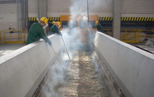 Hot-dip galvanizing furnace